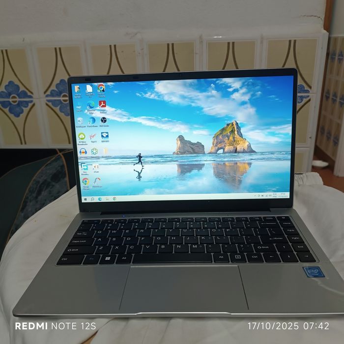 Notebook Intel com 16 GB de RAM  desempenho e elegânc/por apenas 200 €