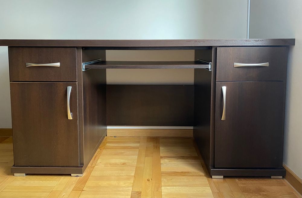 Meble biurowe od stolarza – biurko, komoda, szafka wisząca, wenge