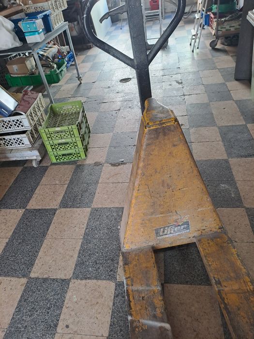 Porta paletes ,carro e compressor 100lts