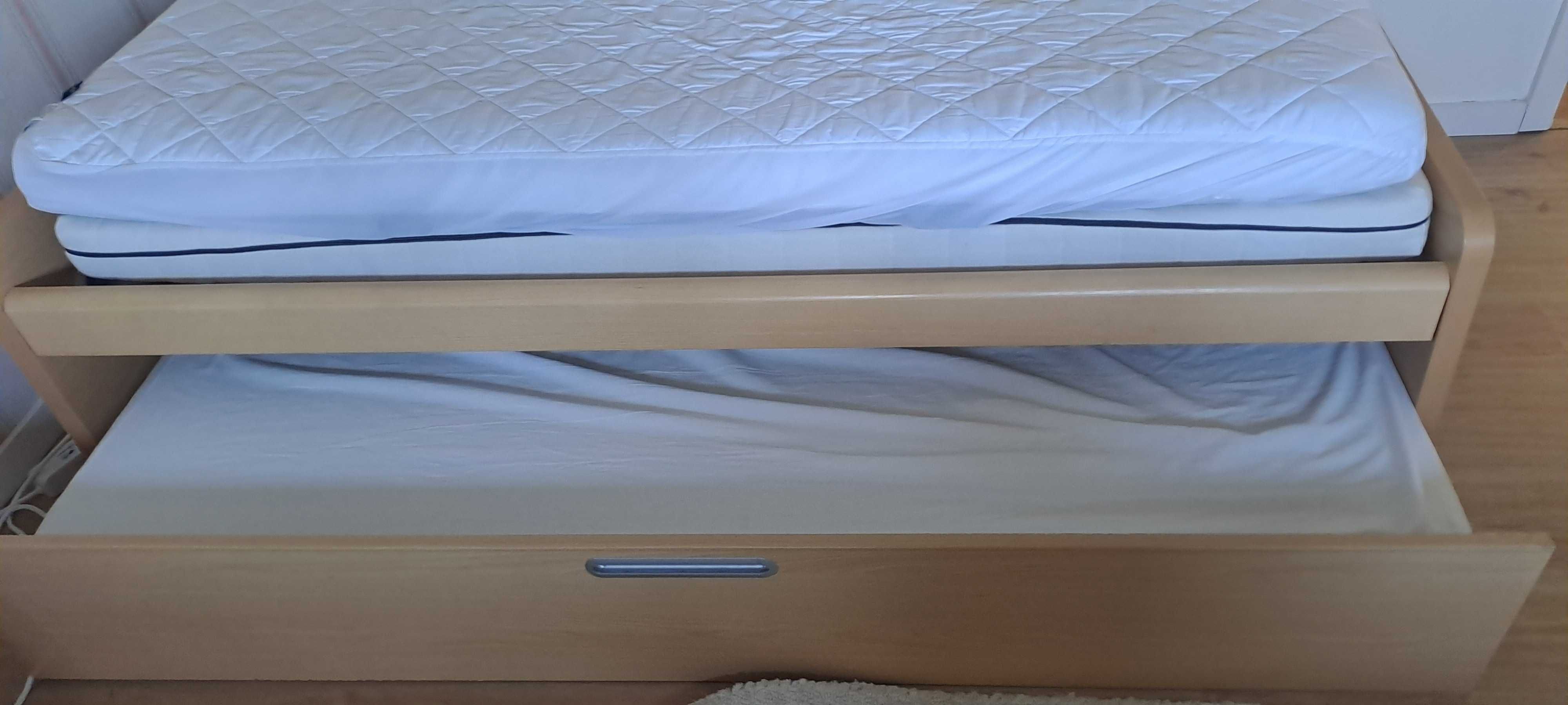Cama 190/90 com 2 colchões