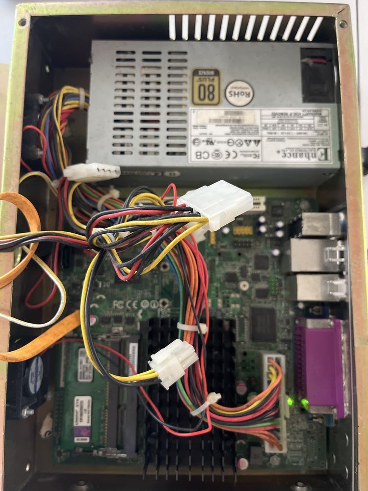 Computador e caixa