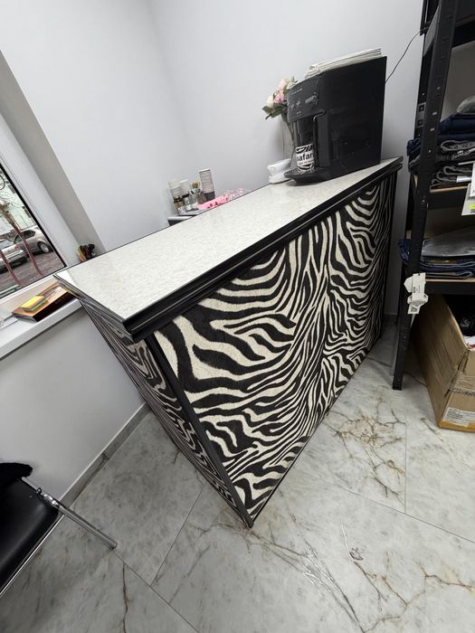 Стійка рецепшен