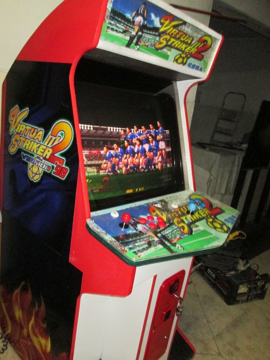 Maquina com jogo de futebol ano 1998 como nova original