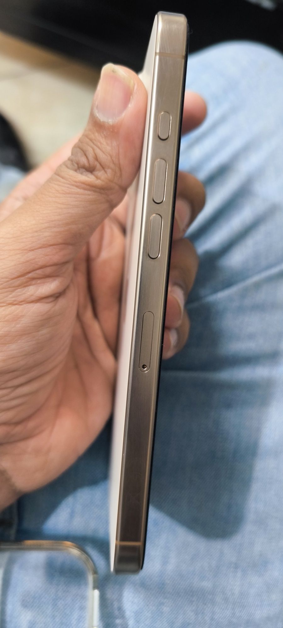 Iphone 16 pro max 256GB como novo. Foi comprado ha 3 meses. Vai com ca