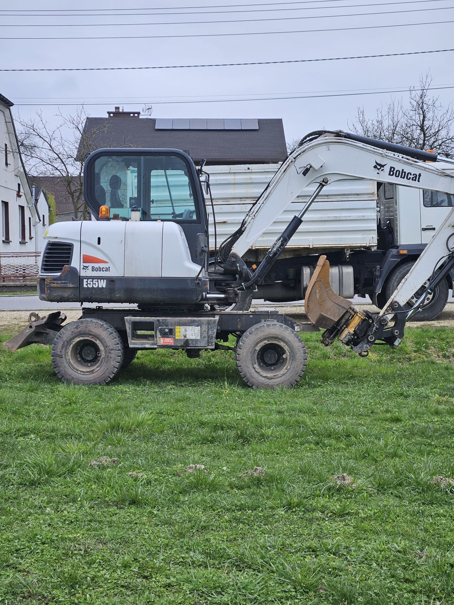 Usługi koparką , minikoparką, wywrotką , hds , roboty ziemne drogi