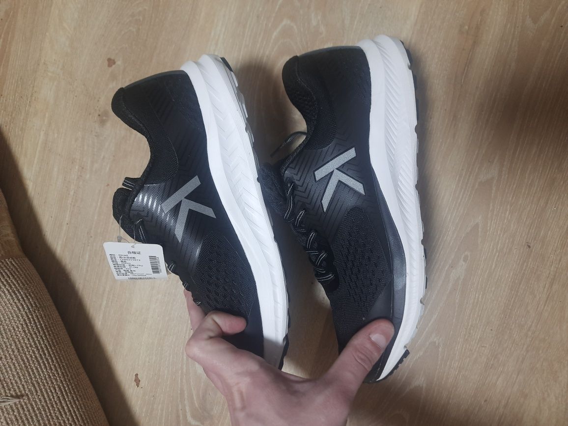 Мужские фирменые кроссовки Kelme размер 40  Новые