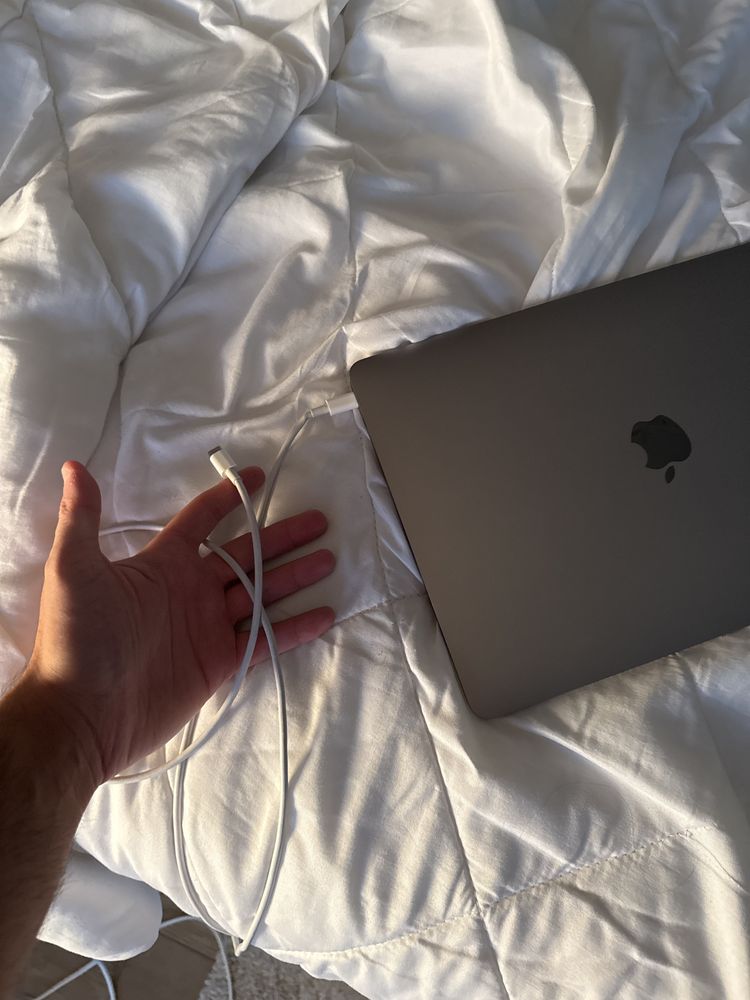 Vendo: Macbook air 13’ 2020 ( intel Core i3 1.1 GHz, 8GB de RAM