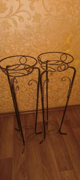 Кованны подставки для цветов.