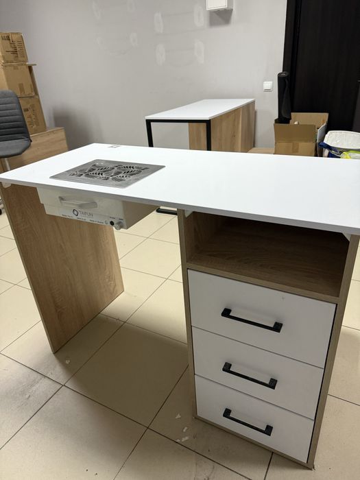 Продам стіл манікюрний