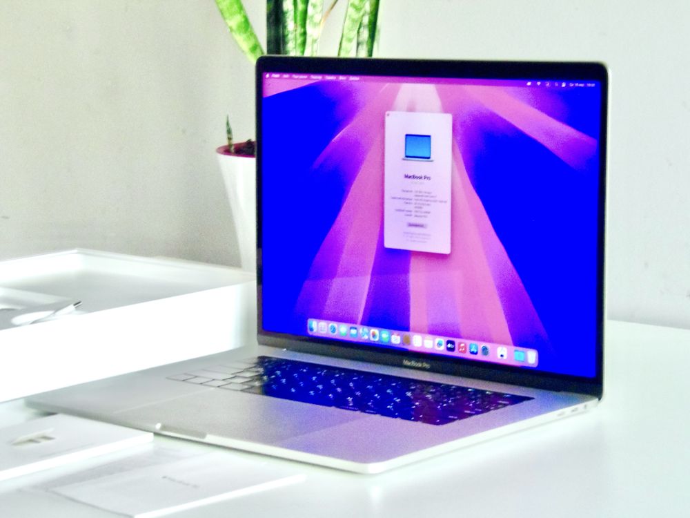 MacBook Pro 15” 16/512 Gb Core i7 Radeon Pro 460 2018 Touch Bar