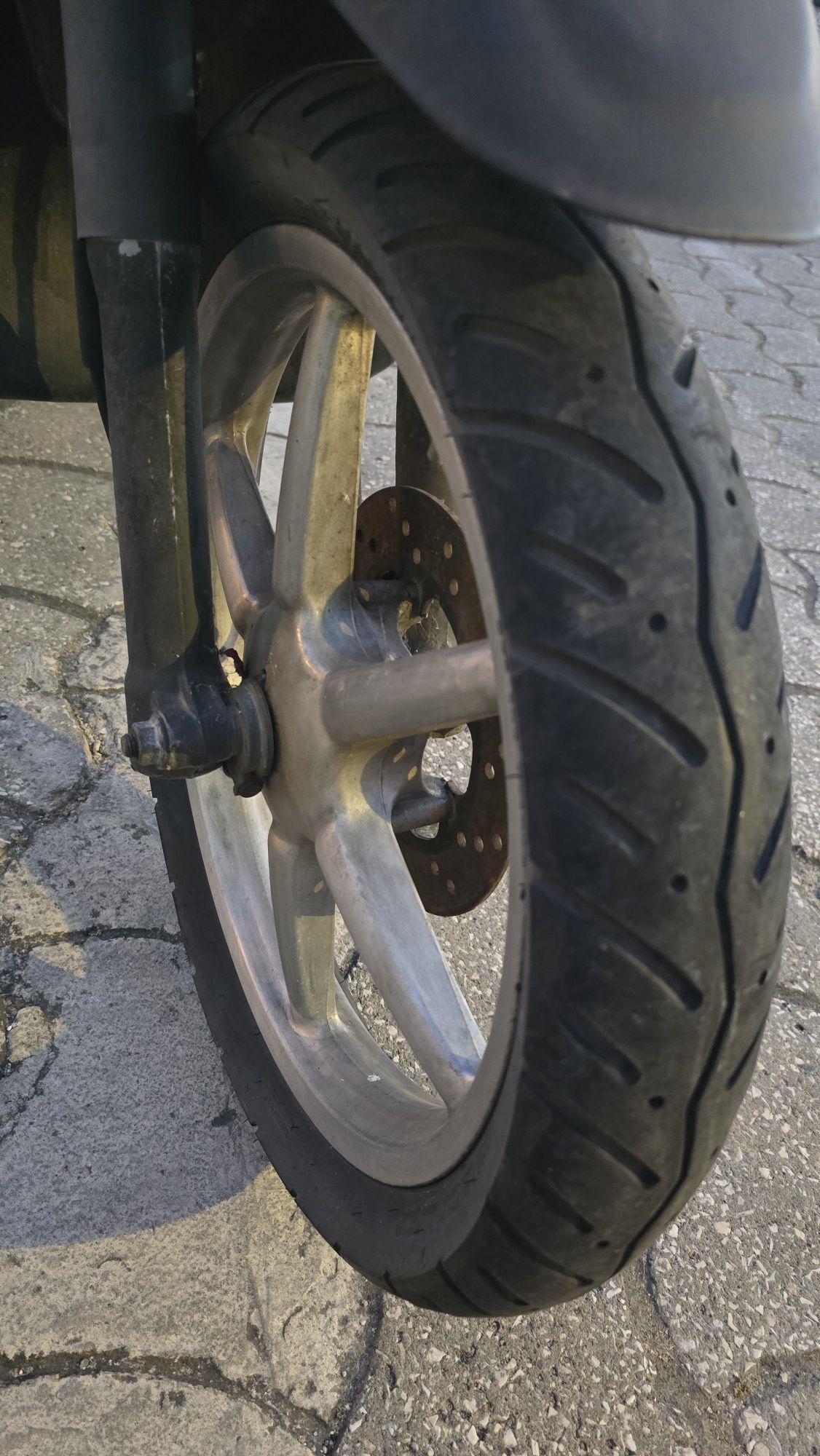 Moto Piaggio 50cc com baú
