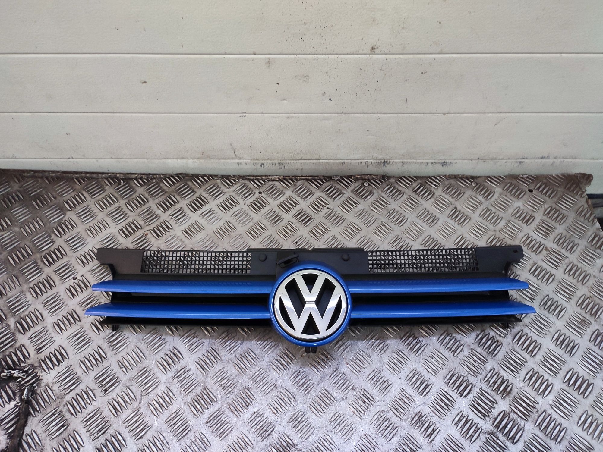 VW Golf IV grill atrapa zderzaka przód przednia