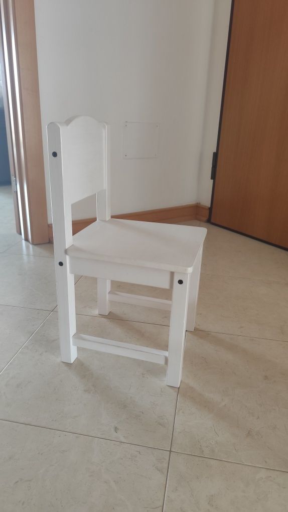 Cadeira branca crianca