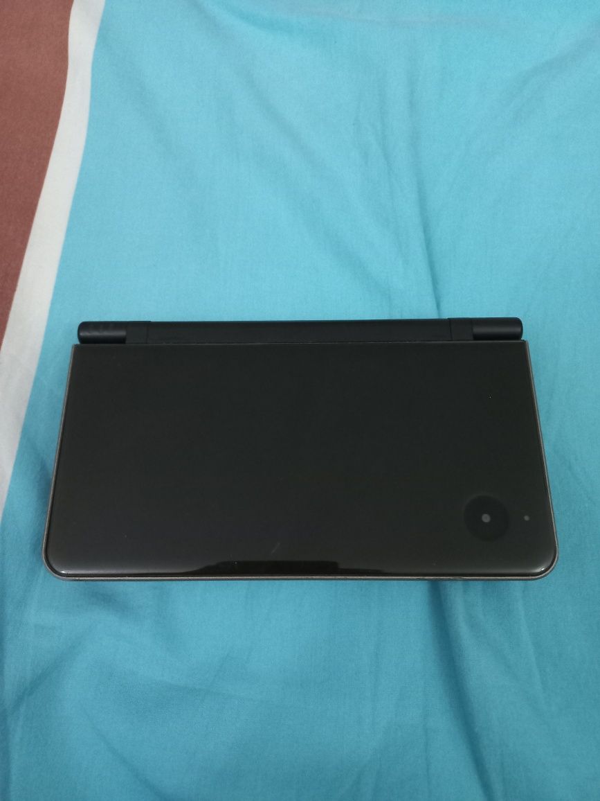 Nintendo DSi XL preta