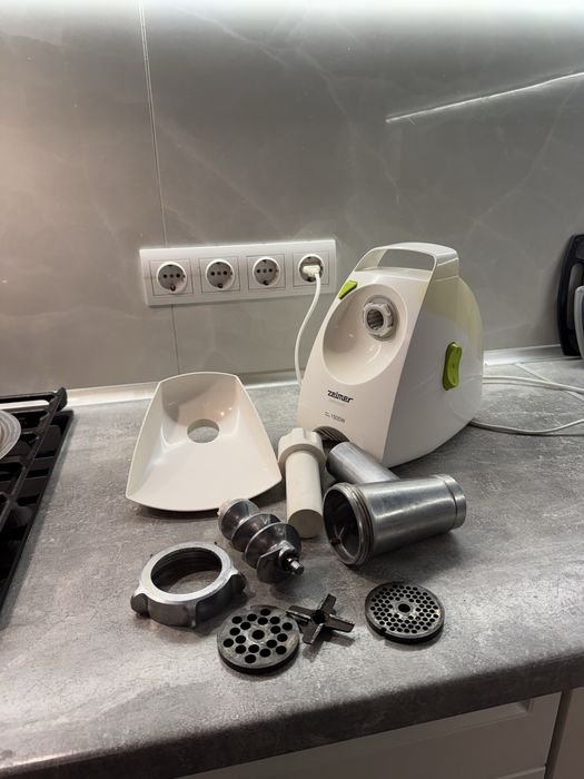 Електромясорубка Zelmer 1500W