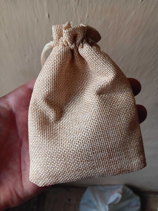 Brincos muitos bonitos