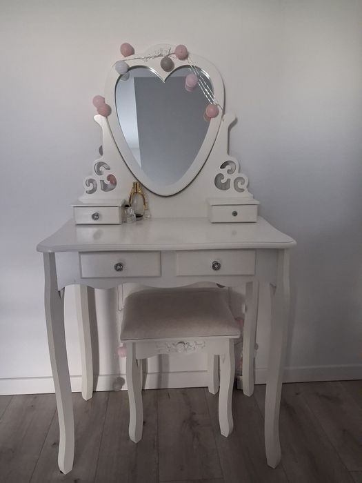 Toaletka z lustrem i stołkiem zestaw