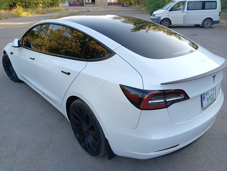 Tesla model 3 performance