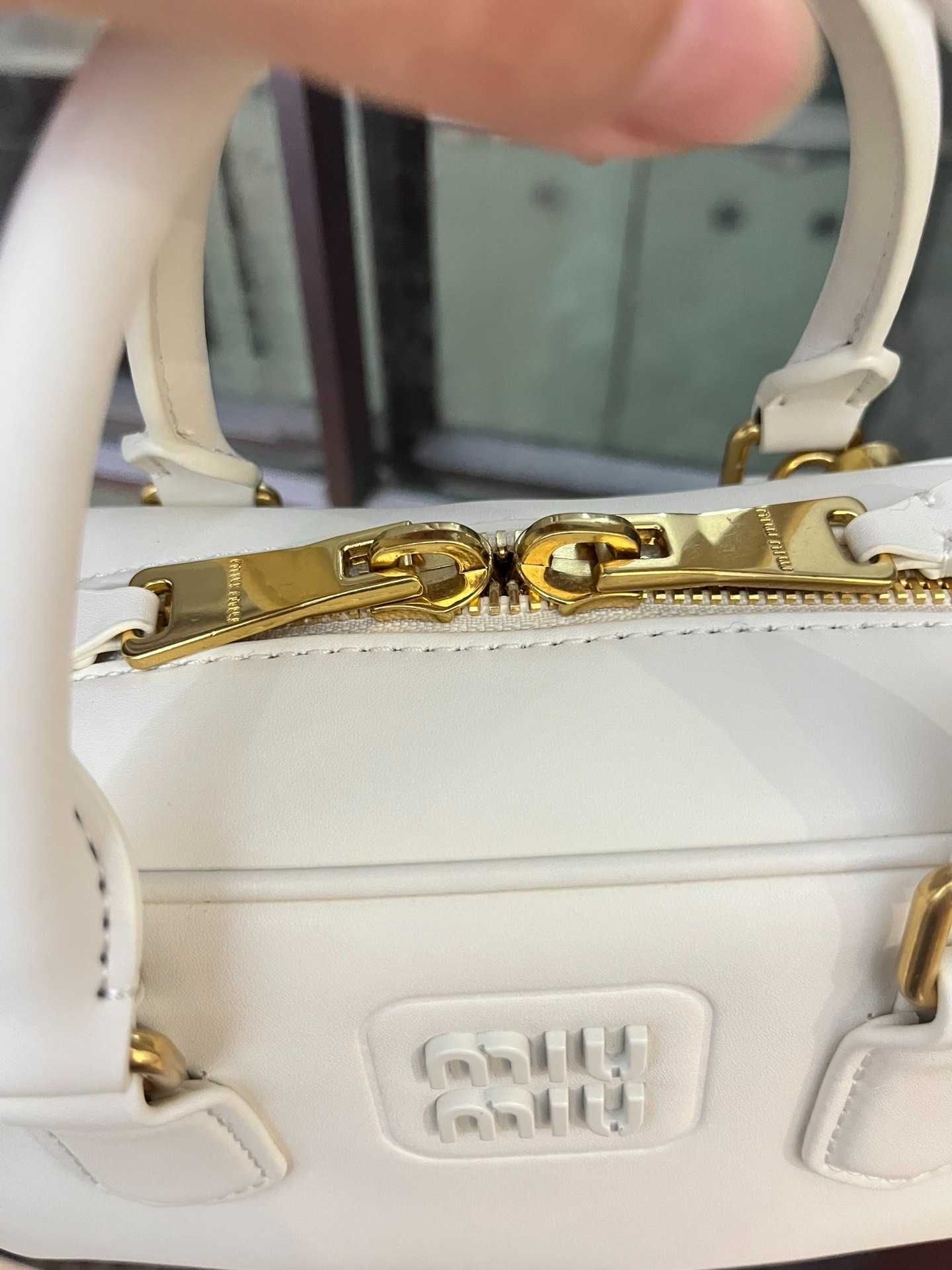 MiuMiu Torebka Biała Na Ramię Retro Z Kółkiem Vintage