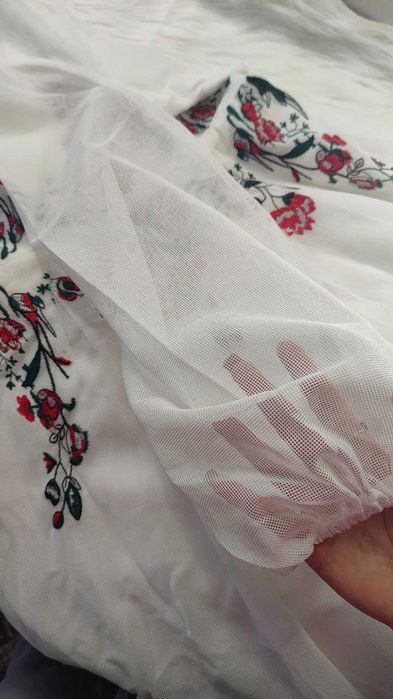 Жіноча біла сукня з вишивкою. Біле плаття з вишивкою. Біла сукня