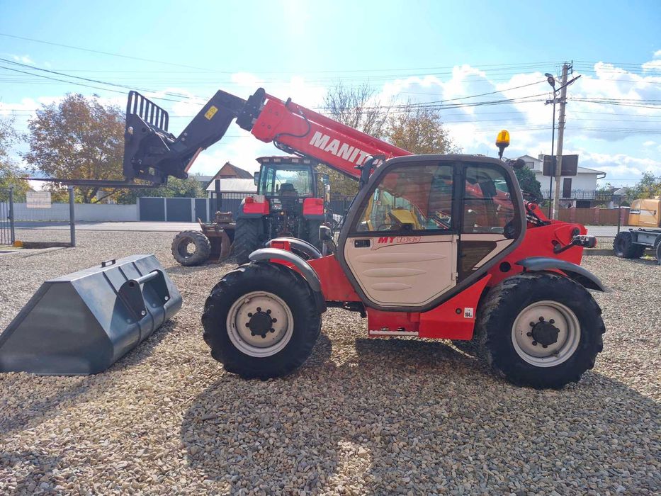 телескопічний навантажувач  MANITAU MT1033