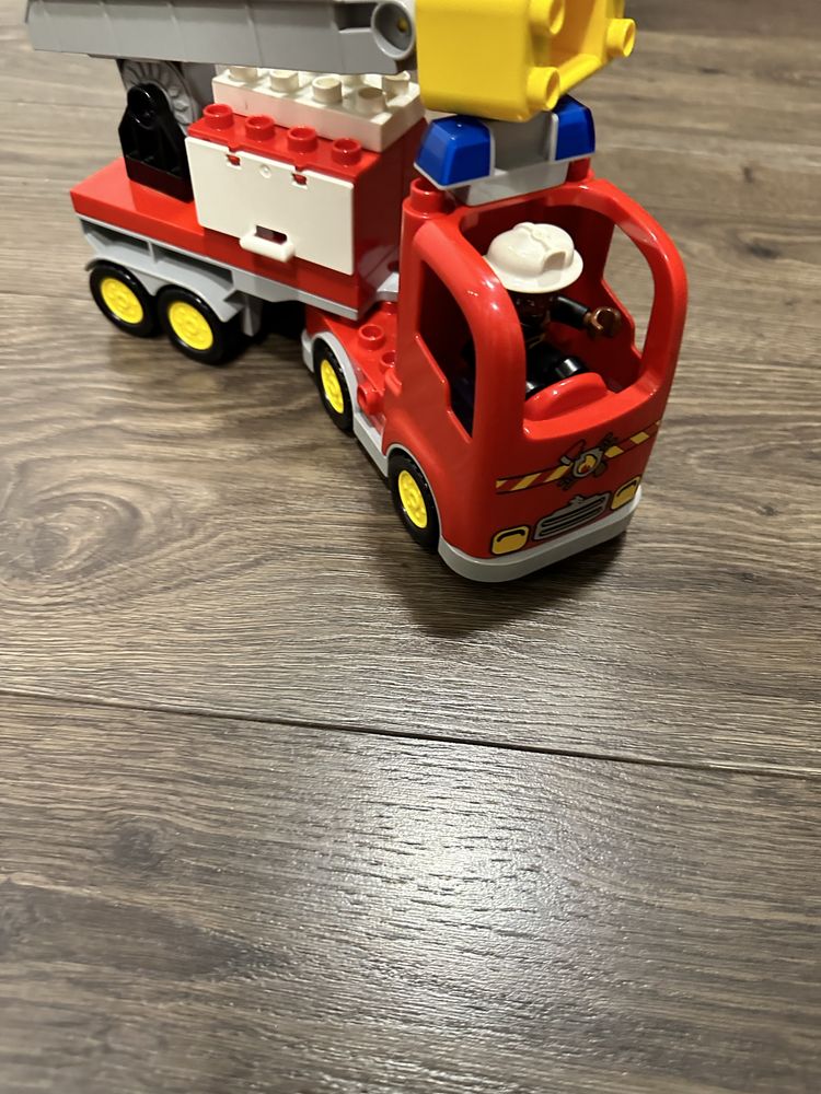 Lego duplo wóz strażacki
