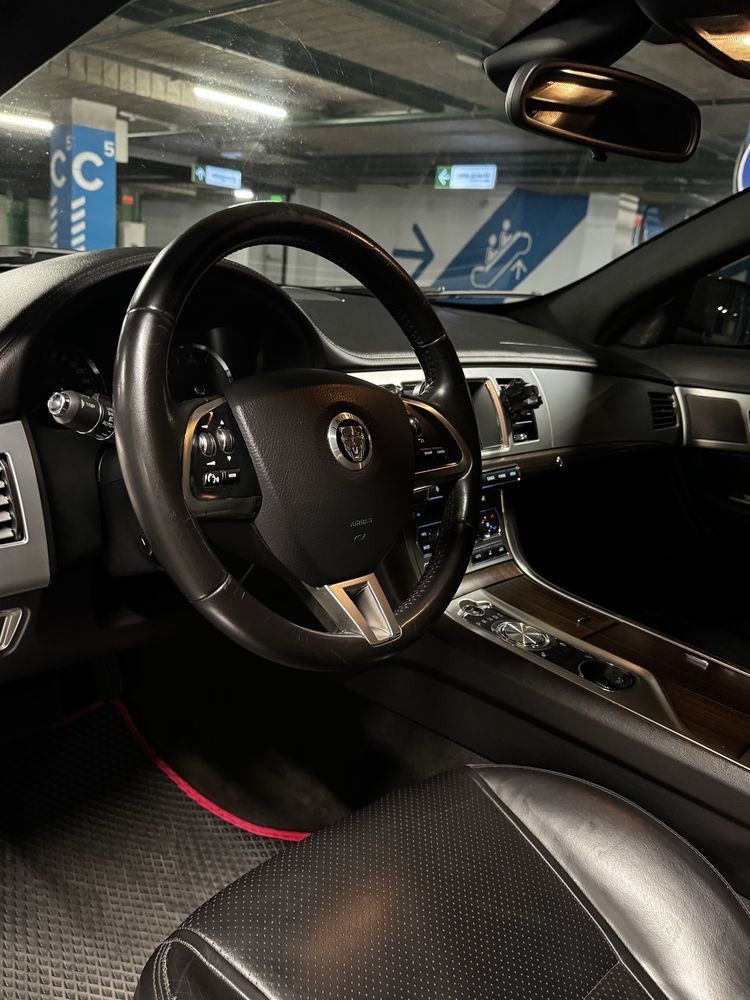 Найтильніший JAGUAR XF 2012 року 3.0 бенз