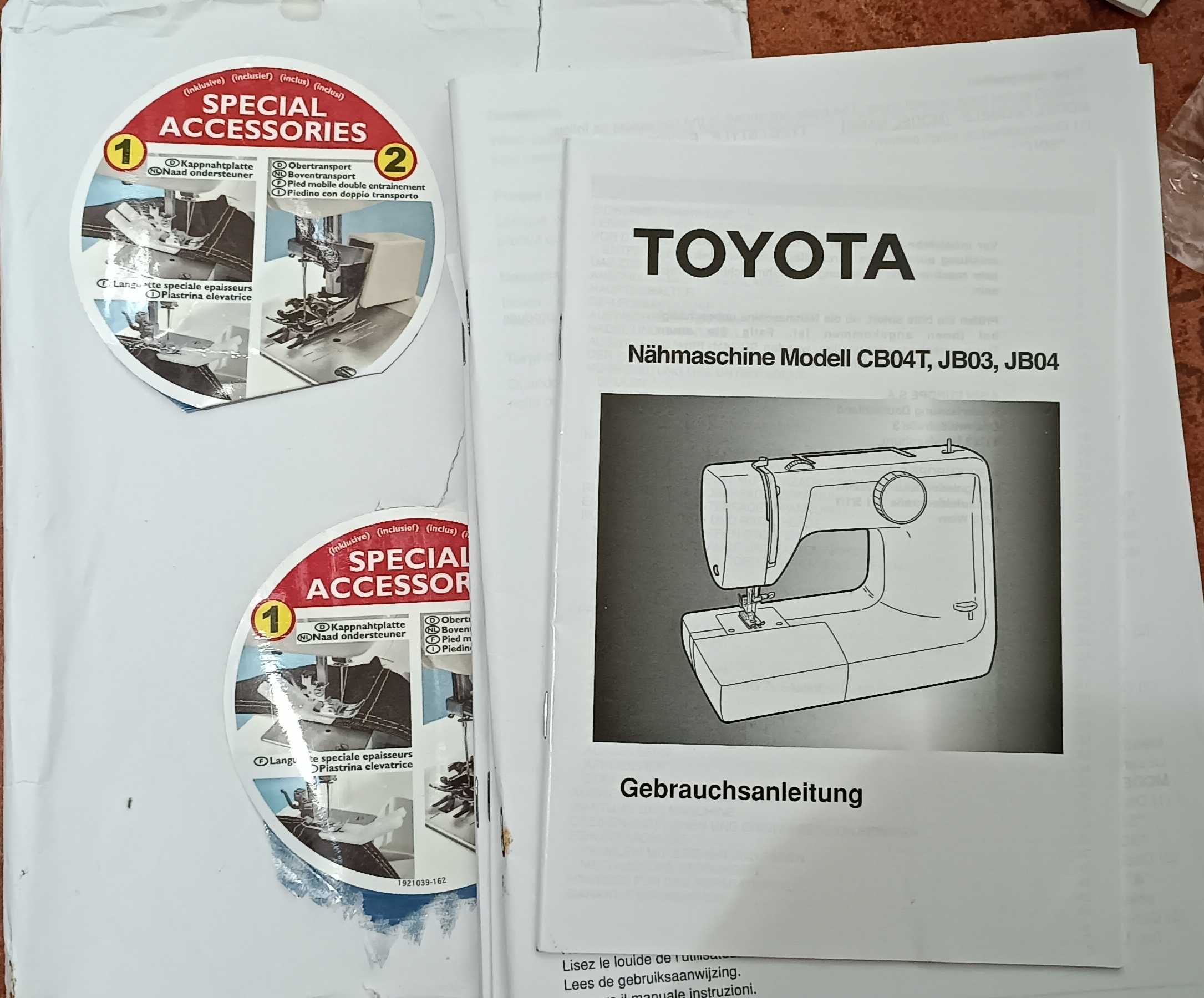 Універсальна побутова швейна машина TOYOTA JB 04 Jeans.