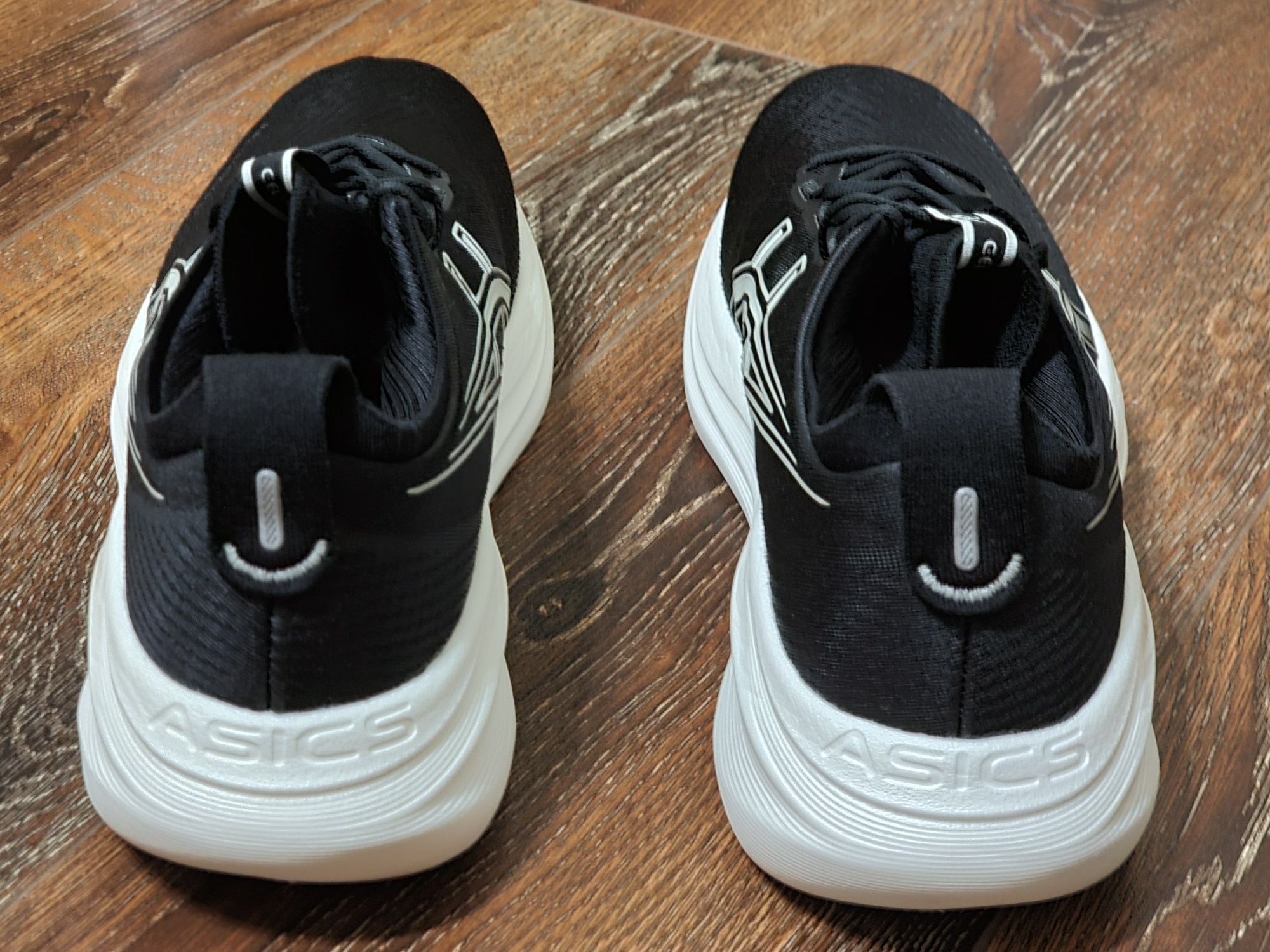 Оригінал 100% чоловічі кросівки asics nimbus 27   eur 44