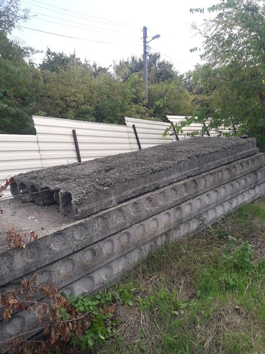 Плиты пустотки, столбы, ж/д шпалы