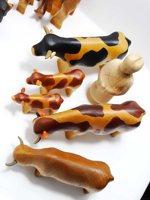 Zestaw 28 ręcznie wykonanych figurek marki Buntspecht