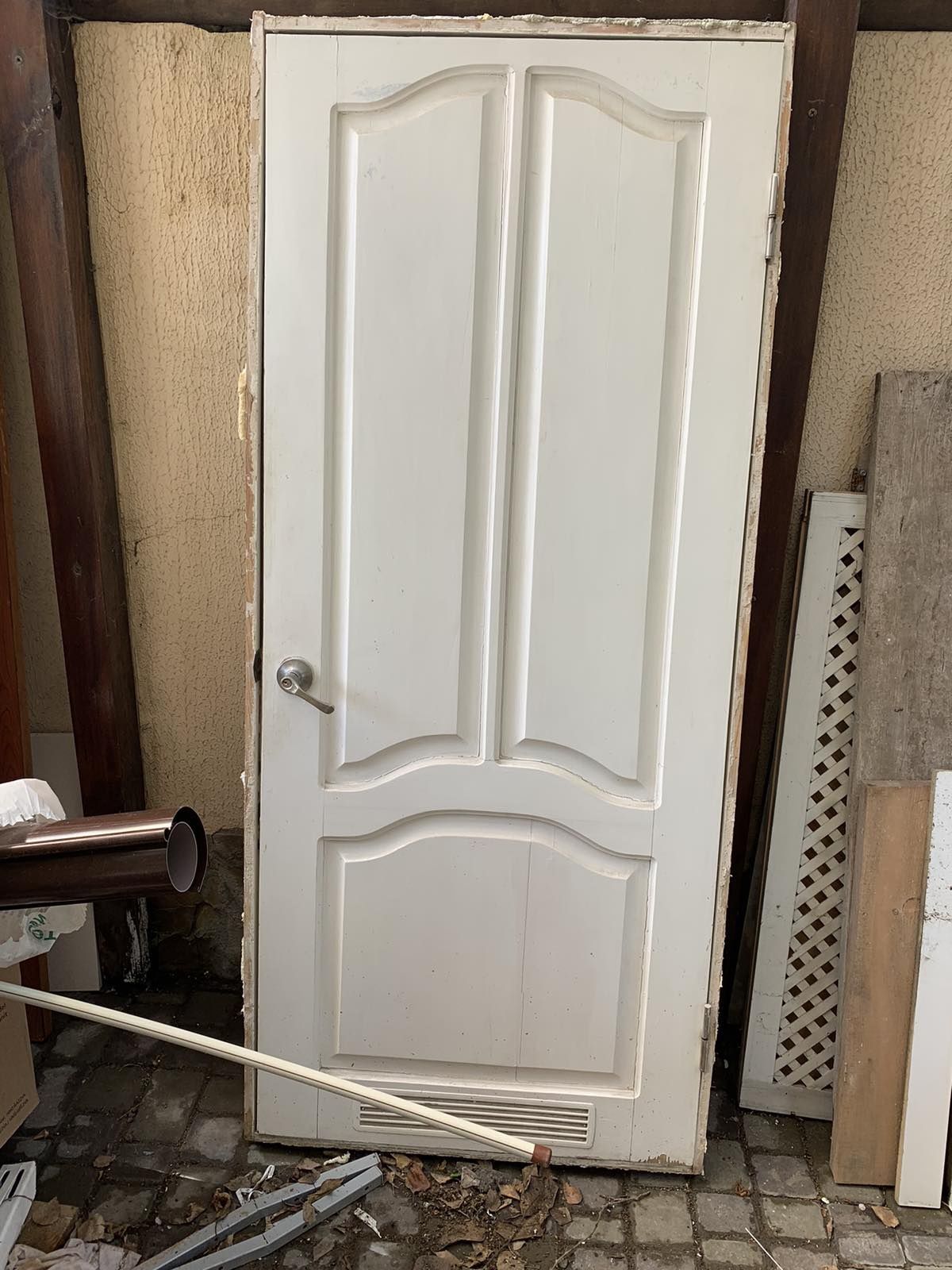 Дверь деревянная 82см