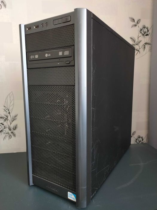Komputer stacjonarny + monitor Dell 2407WFPb