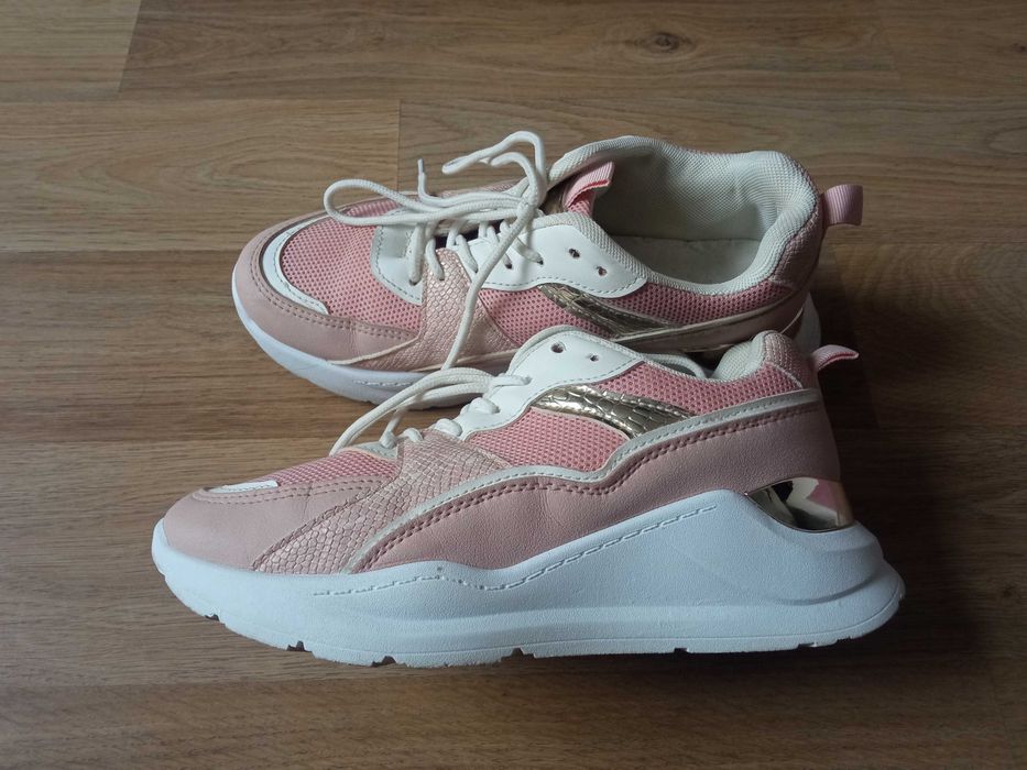 Buty sportowe damskie