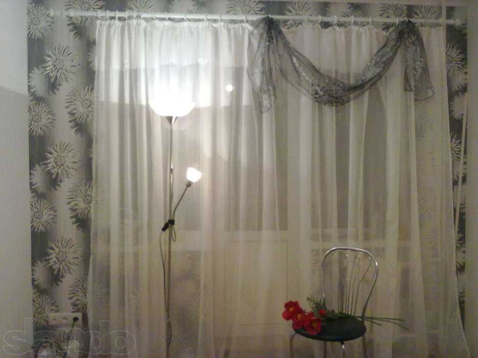 Чудные гардины (белая органза и серая) для 2х окон, можно с карнизами