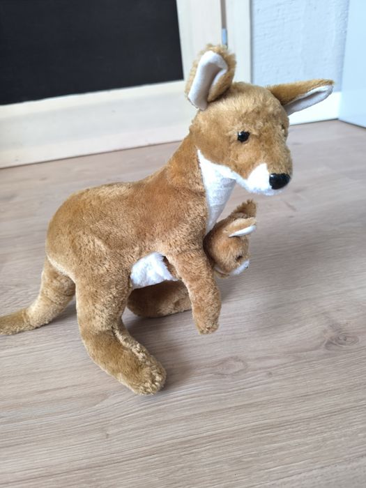 Pluszowy kangur z dzieciatkiem