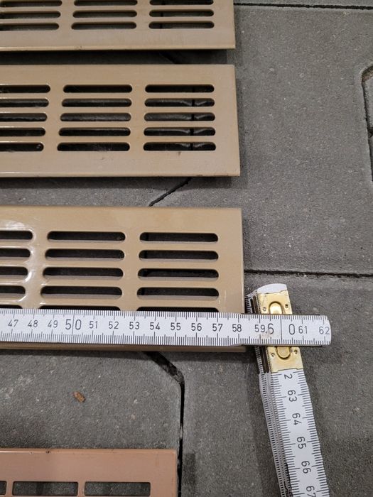 Aluminiowe kratki wentylacyjne. 6 szt. Cena za wszystkie.