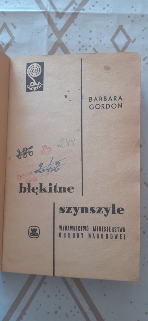 Książka w twardej oprawie Błękitne szynszyle