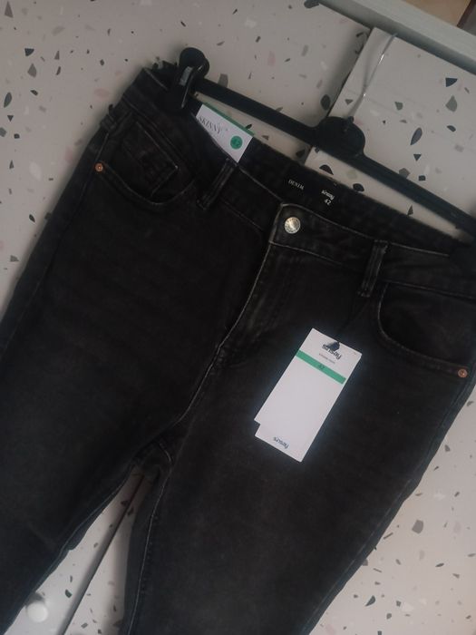 Spodnie czarne unisex.