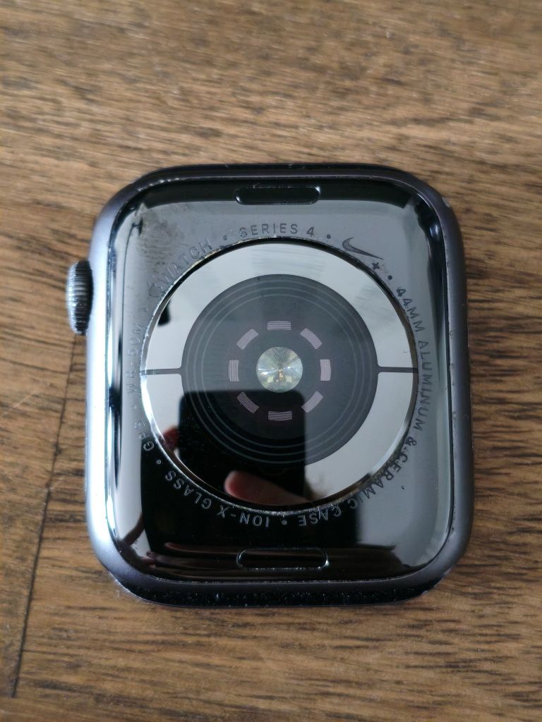 iPhone 11 Pro Max + Apple Watch 4 44mm