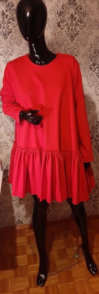 Śliczna czerwono sukienka parasolka rozkloszowana falbanka