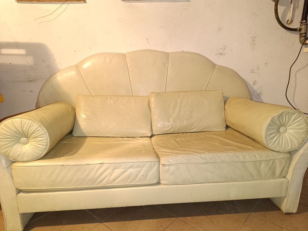 Śliczna sofa skórzana