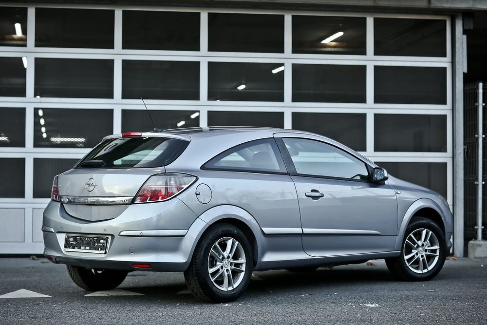 Astra GTC 1.4 benzyna, 2007r, Tempomat, Niski Udokumentowany Przebieg