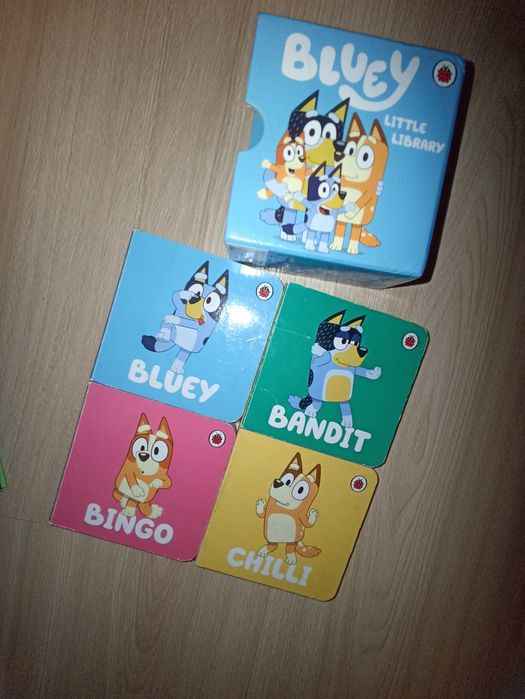 Bluey książki + puzzle + bańki