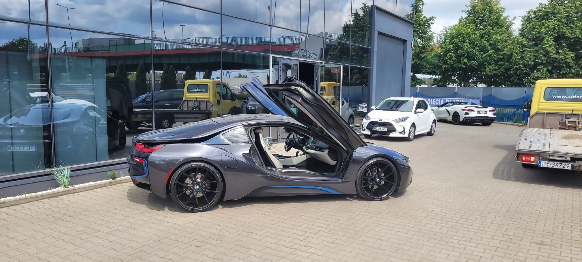 BMW i8 BMW i8 stan bardzo dobry , możliwa zamiana na BMW 4 model G22 G82