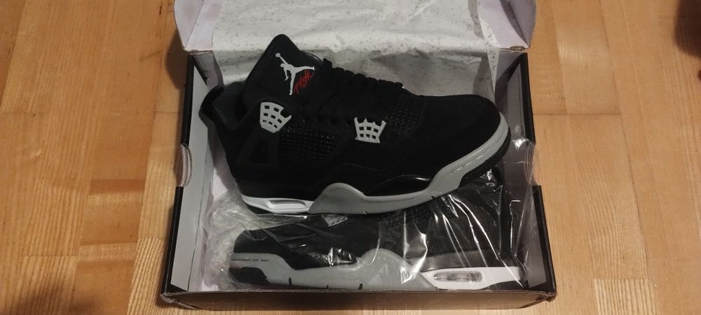 Buty sportowe Air Jordan 4 Retro SE rozm.42