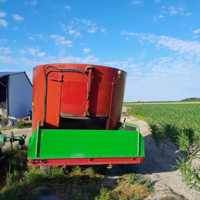 Paszowóz,  wóz paszowy 9m3 Strautmann