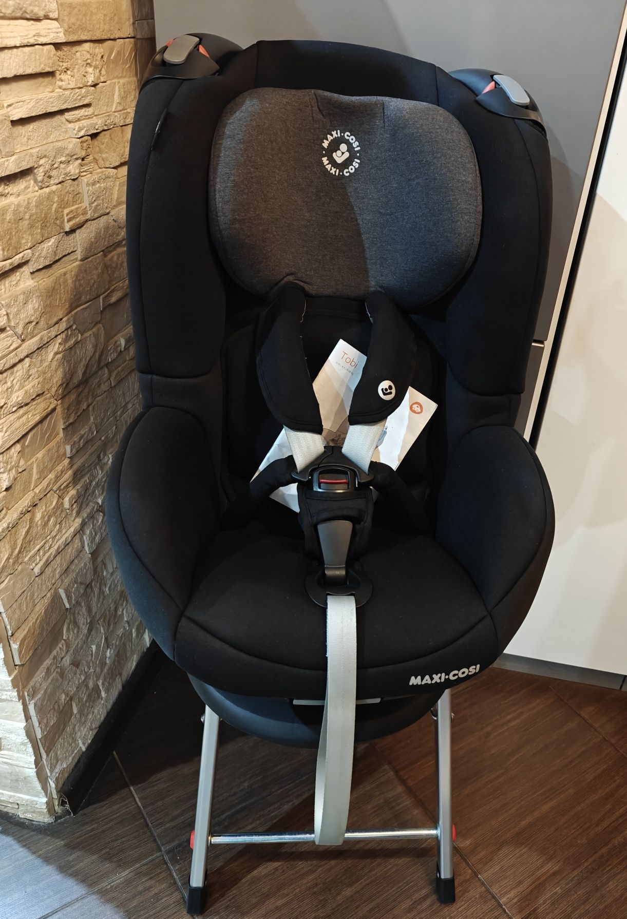 Fotelik samochodowy maxi Cosi 9-18 kg, montaż na pasy z auta ADAC