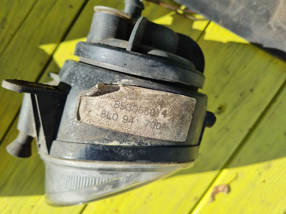 AUDI A3 8L lift (00-03)- HALOGENY zderzaka  przedniego wraz z KRATKAMI