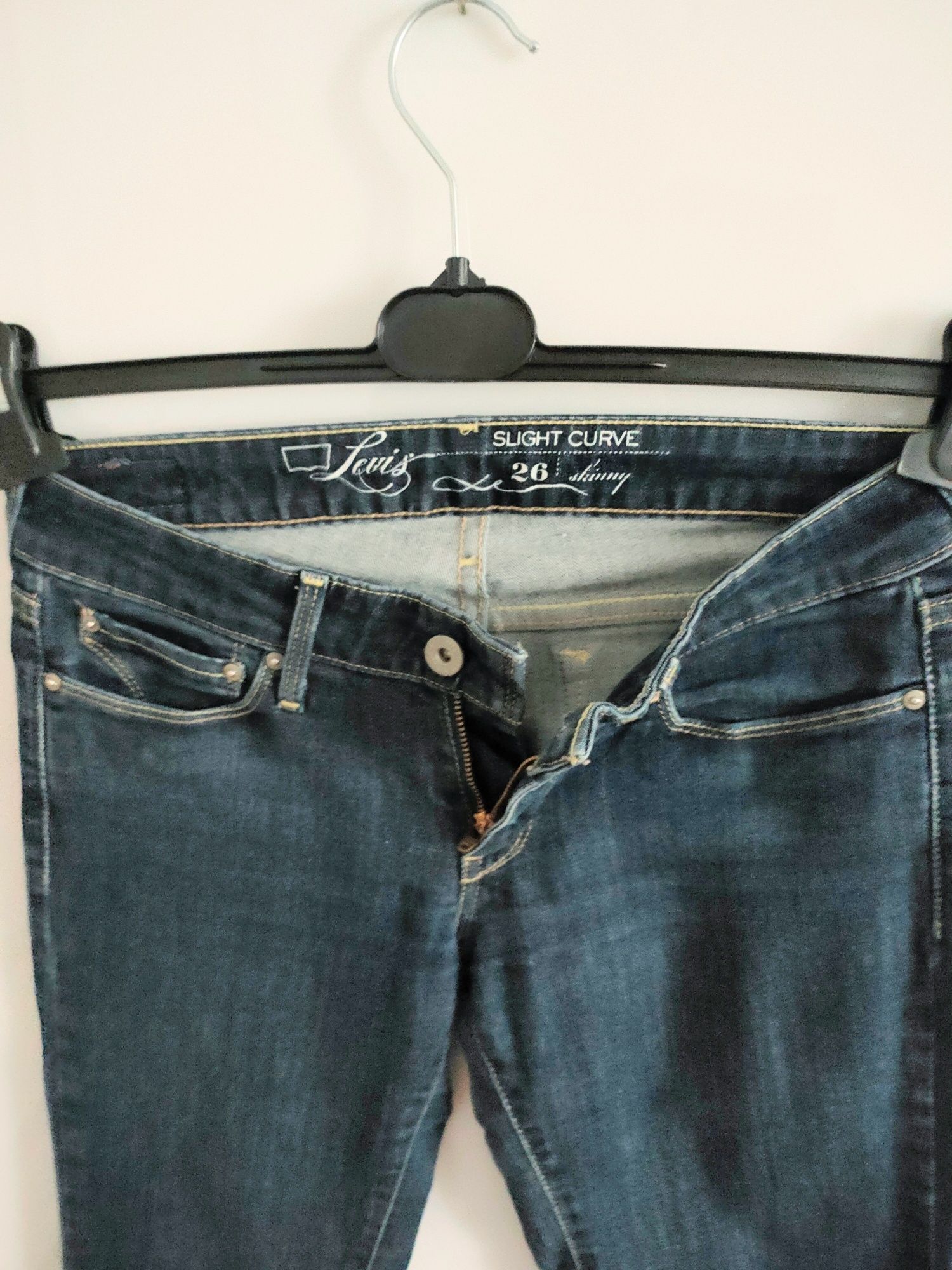 Damskie jeansy Levi's Slight Curve Skinny W26 L34